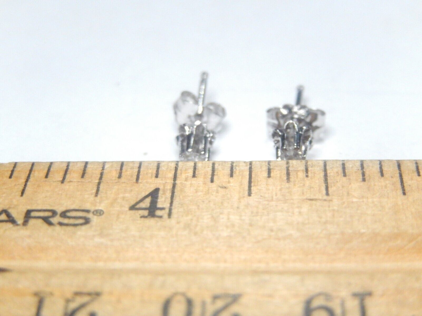 *VINTAGE*  1/5CT  Round Cut Natural Diamond Solitaire Buttercup Stud Earrings