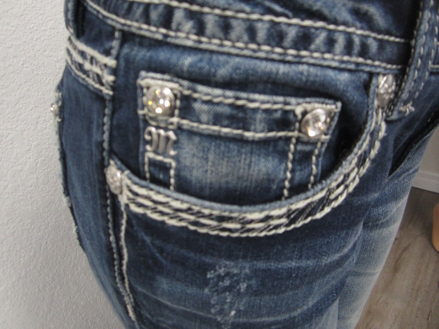 NWT Miss Me Jeans Code Shred Distressed Fluer De Lis Capris MP7810P Size 24 x 20