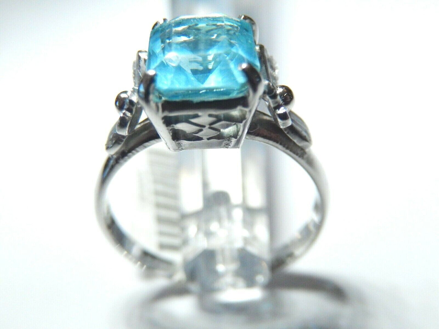 *NWT* 10k White Gold 2.5 Carat Natural Swiss Blue Topaz Solitaire Ring Size 6.75