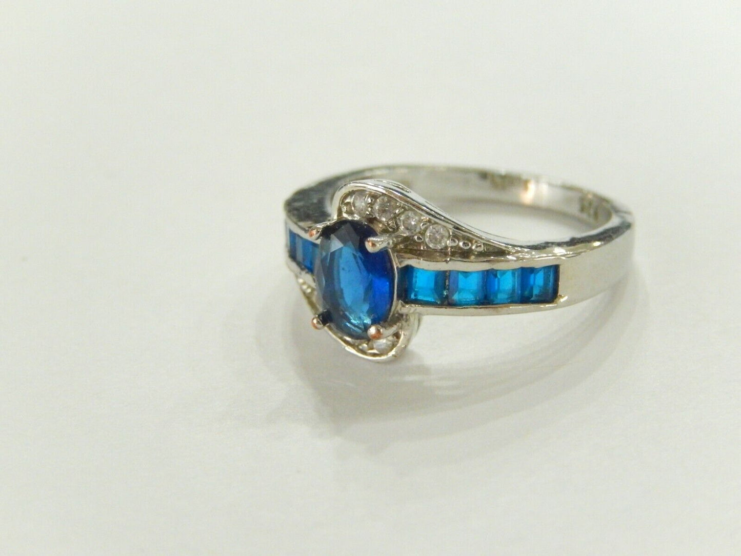 *VINTAGE* Sterling Silver Oval & Princess Cut Blue Sapphire With CZ Ring Size 7