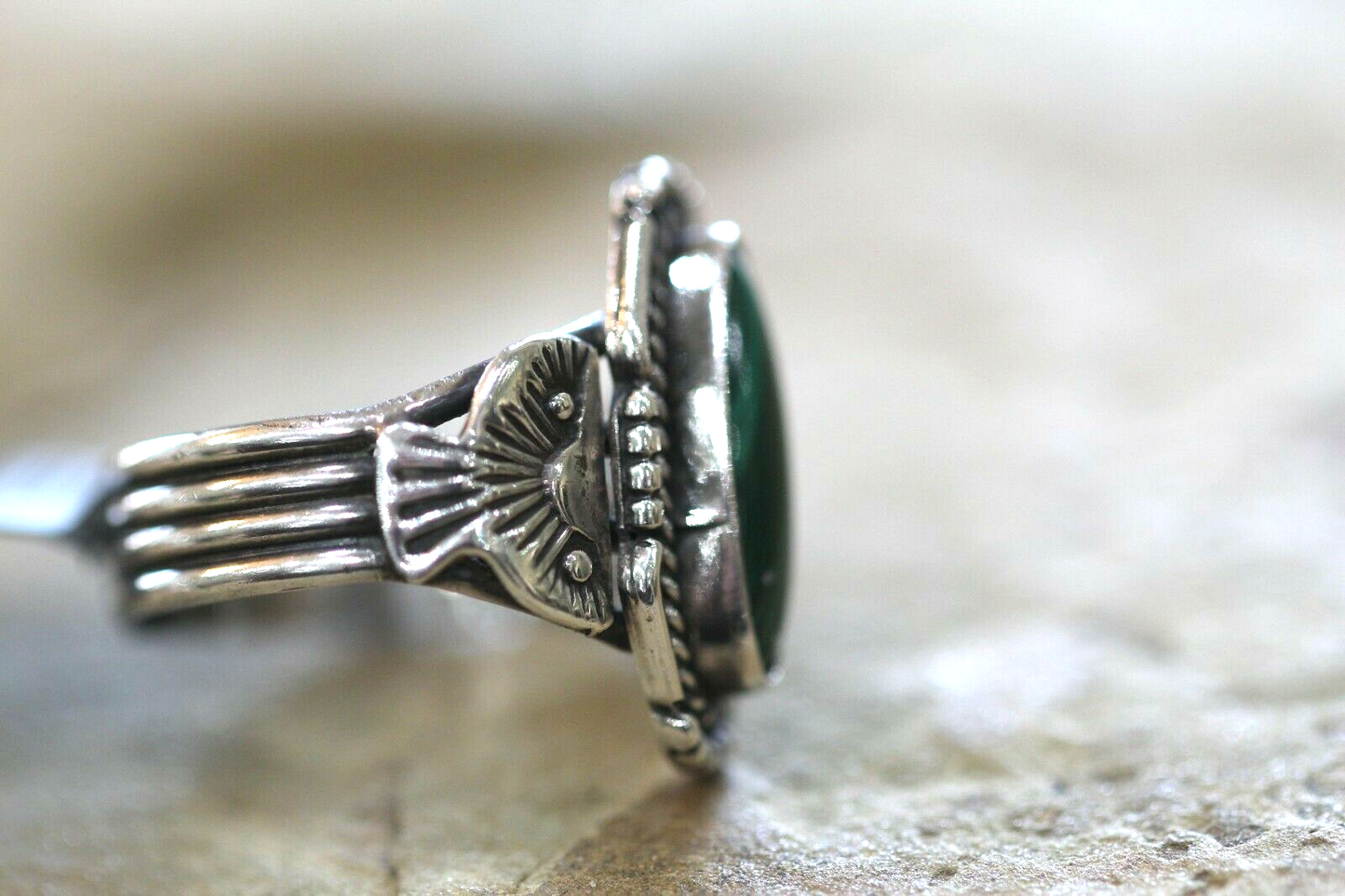 *VINTAGE*  Native American Malachite Sterling Silver Ring  size 8.5