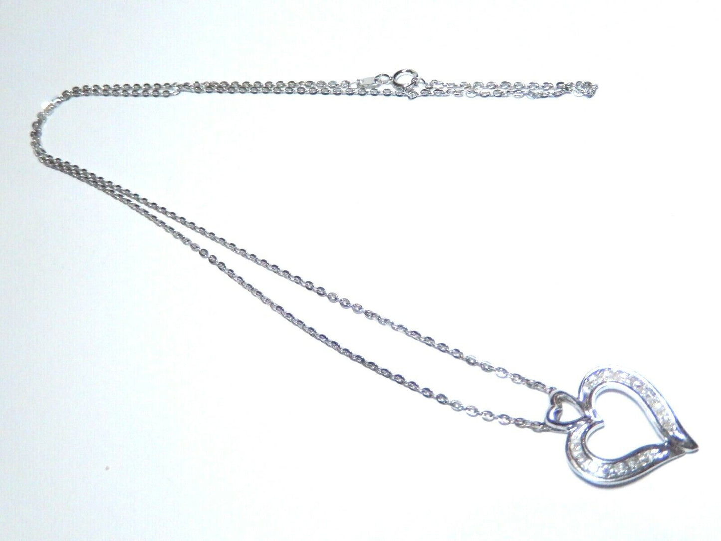 10k White Gold .25CT Natural Round Diamond Heart Pendant with 18" Chain
