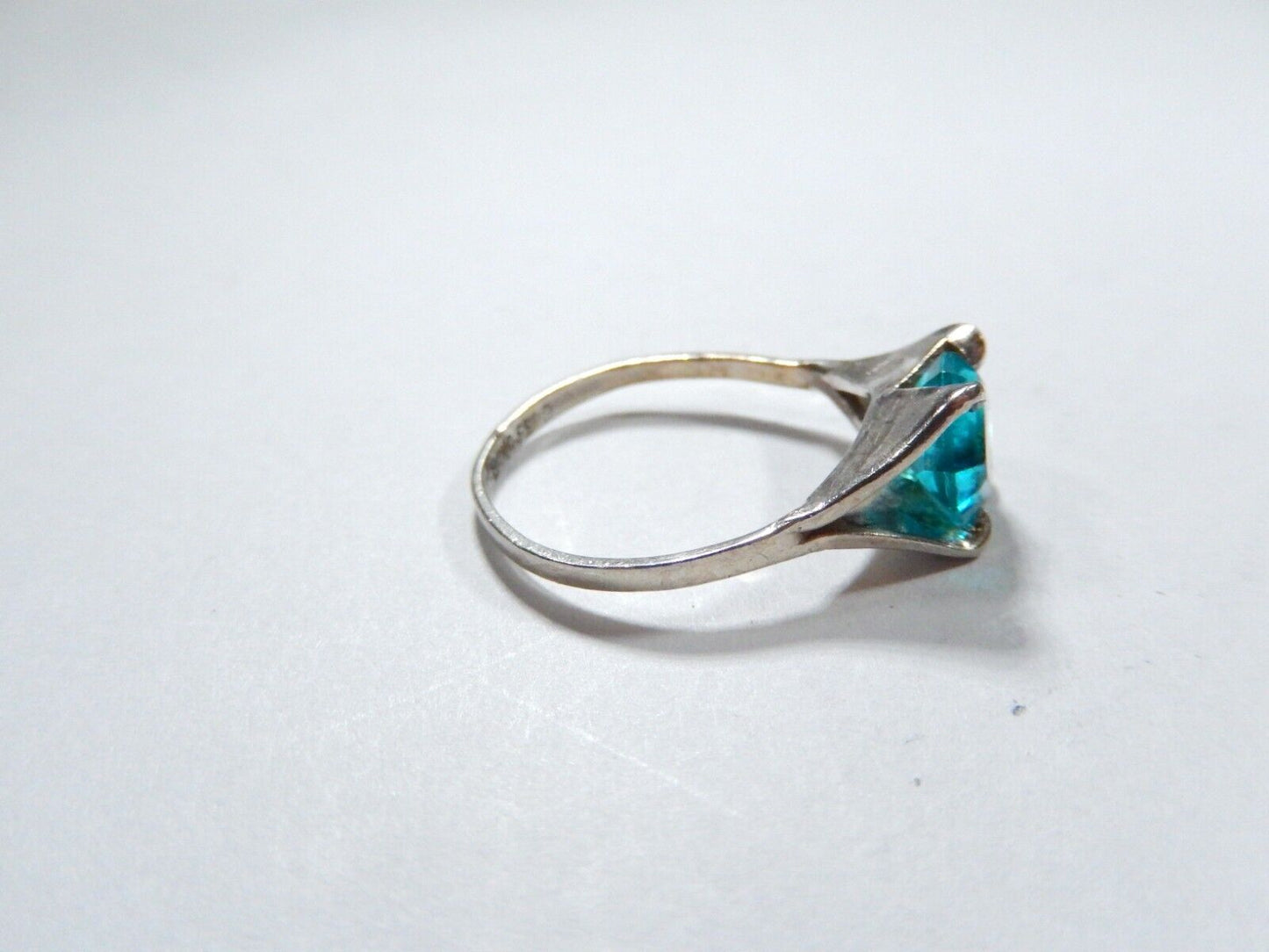 *VINTAGE*  2.00 CT  Blue Topaz Gemstone Solitaire 925 Sterling Silver Ring Sz 6