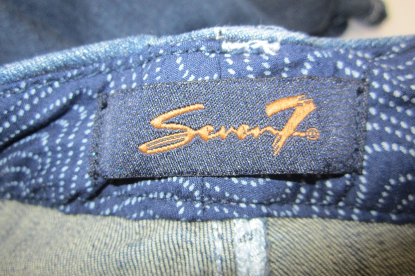 *MINT*  Seven7 Darker Wash MId Rise Bootcut Embroidered Jeans Sz 6 x L31