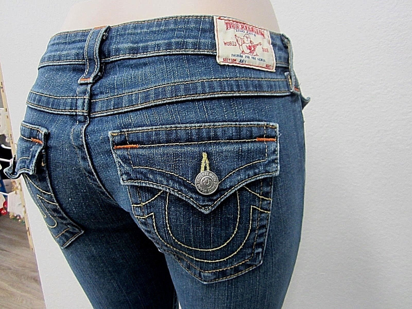 AUTHENTIC NICE Pre Owned  True Religion Ladies Joey Jeans Size 28 x 32 Inseam