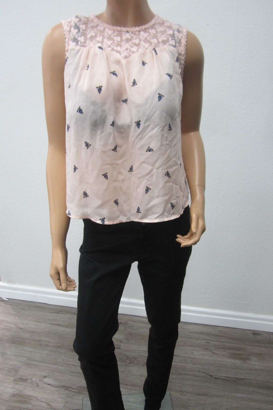 *SUPER CUTE*  SWEET WANDERER Womens  Dusty Rose Lace  Short Sleeve Top Sz Small