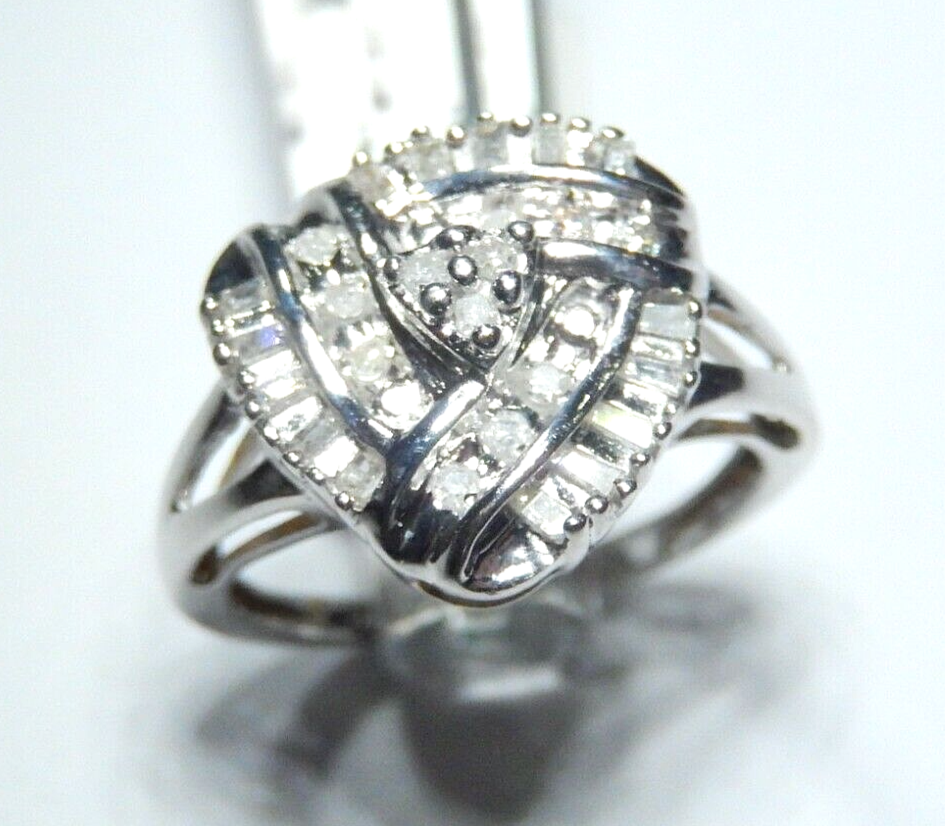 *NWT* 10k White Gold .25 CT Diamond Cluster Cocktail Ring  Size 7.25