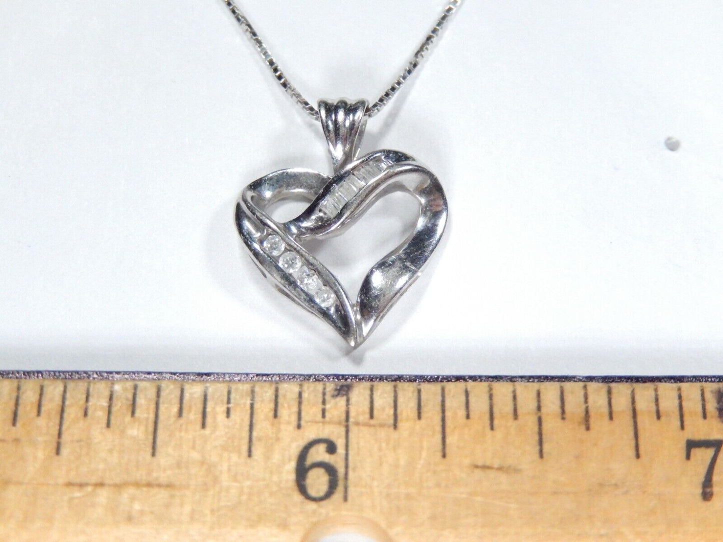 *VINTAGE* 10K WHITE GOLD .20CT Baguette & Round Diamond Heart Pendant w/18"chain
