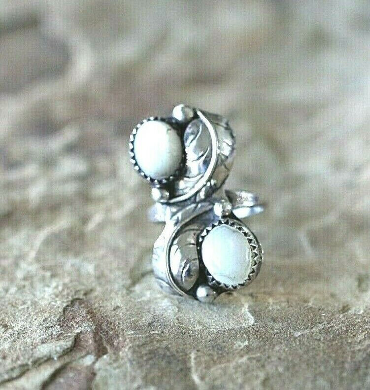 *VINTAGE* Long Native American Sterling Silver Mother of Pearl Ring Size 6