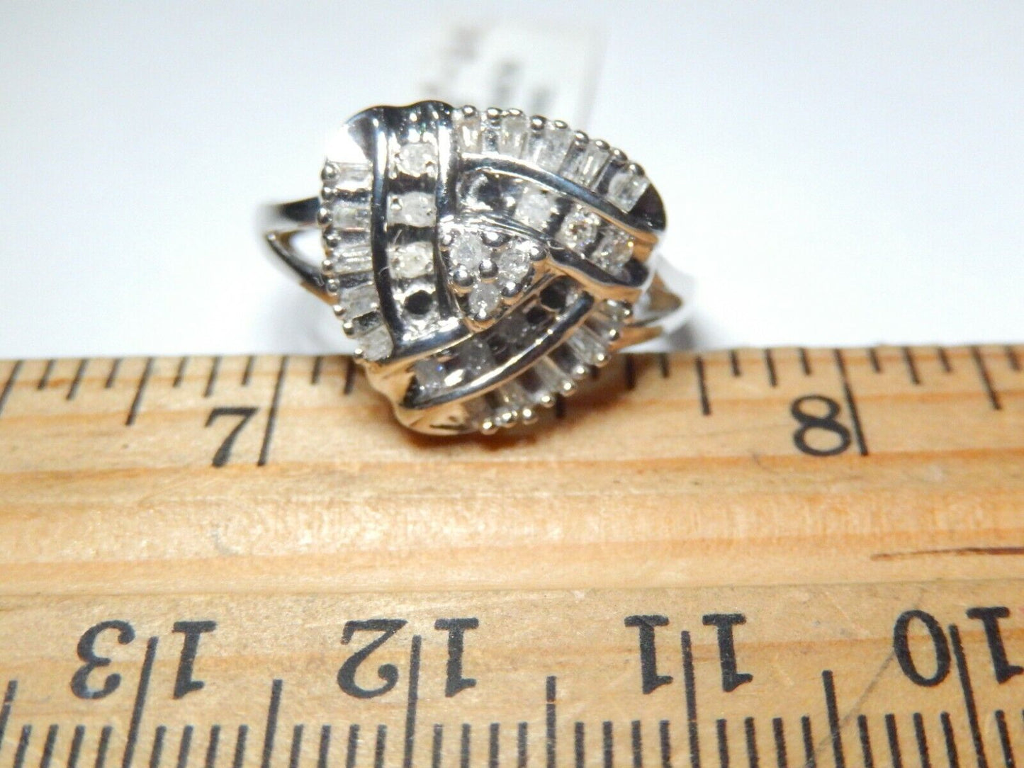 *NWT* 10k White Gold .25 CT Diamond Cluster Cocktail Ring  Size 7.25