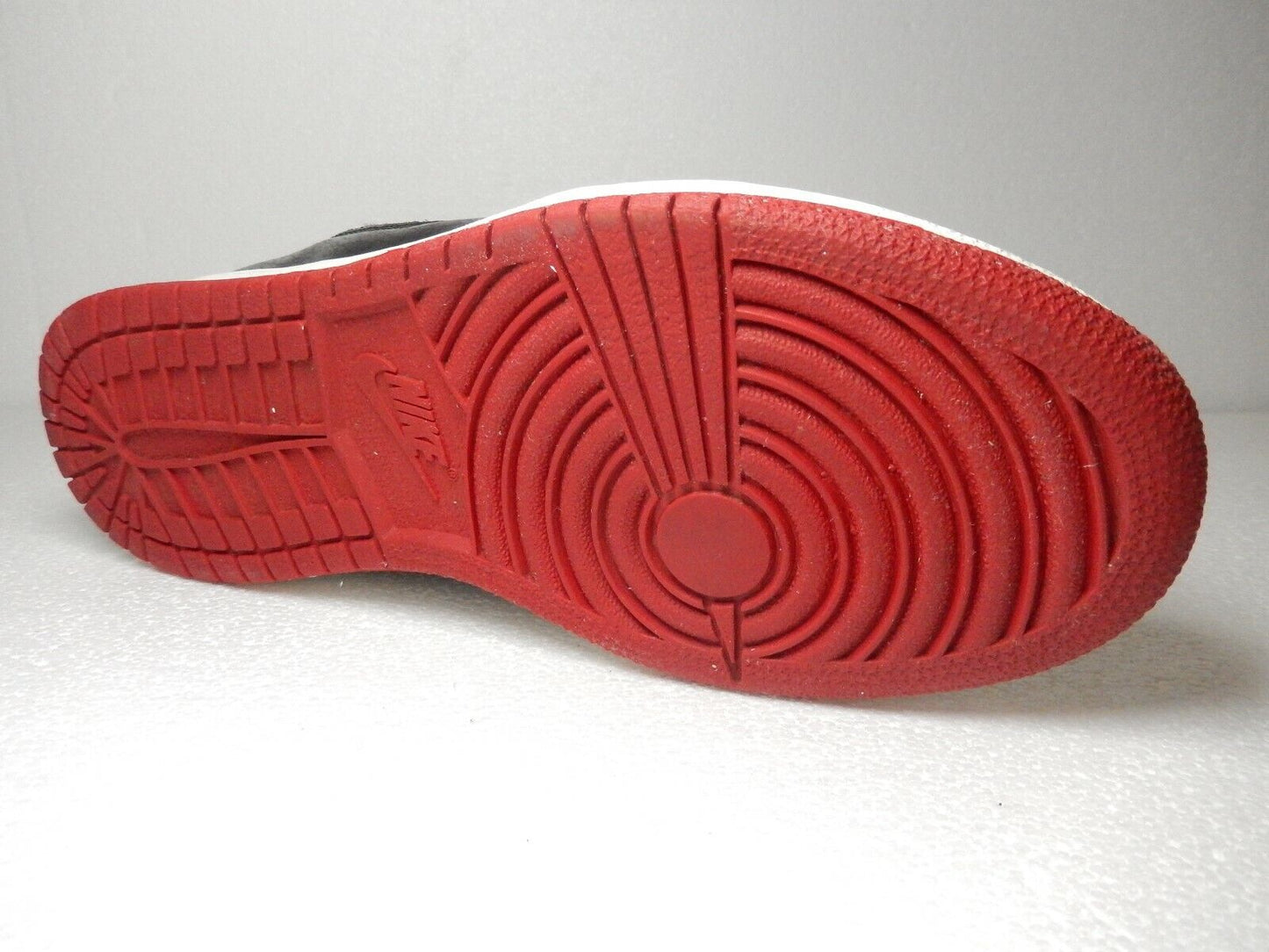Nike Air Jordan 654952-001 Black / Red  Size 5YW