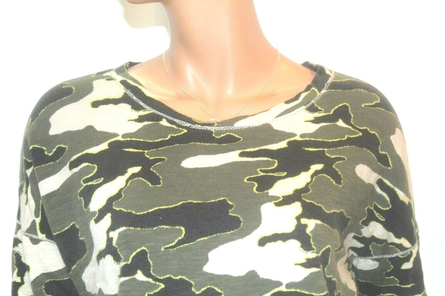 *NWT* $88. Chelsea Violet Light Weight Sweater Camo Pullover Knit Top Sz Med