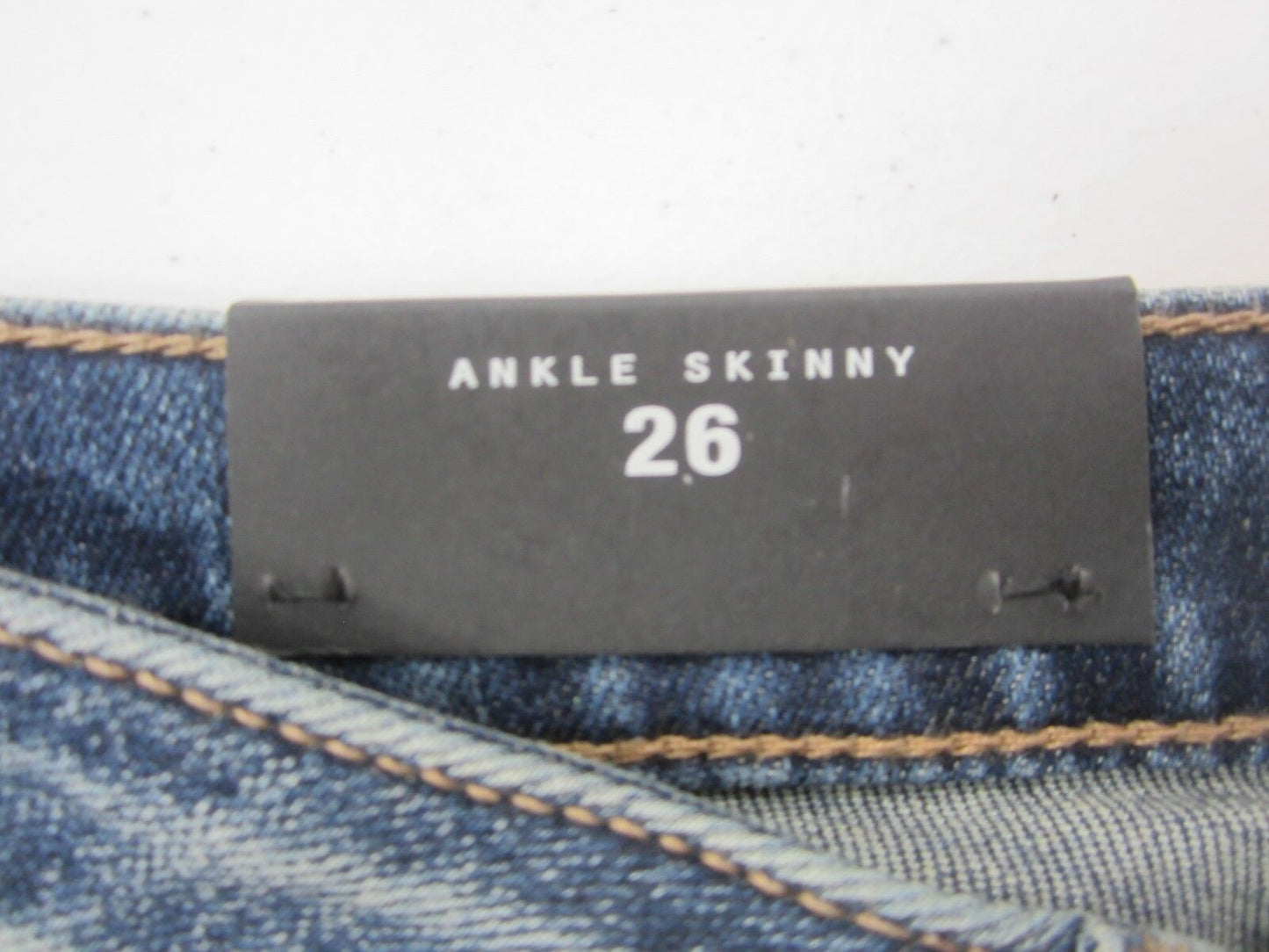 NWTMiss Me Women's Distressed Embroidered Ankle Skinny Denim Jean Medium Blue 26
