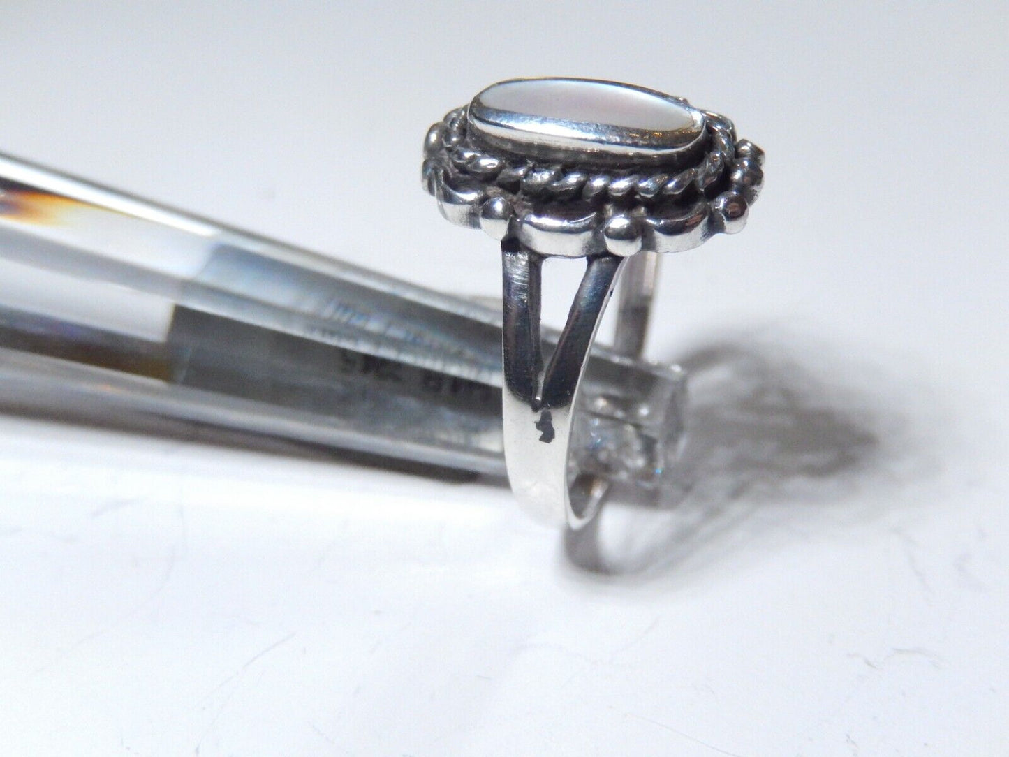 *VINTAGE* Mother of Pearl Ring Bohemian Sterling Silver Southwestern Ring Sz 7.5