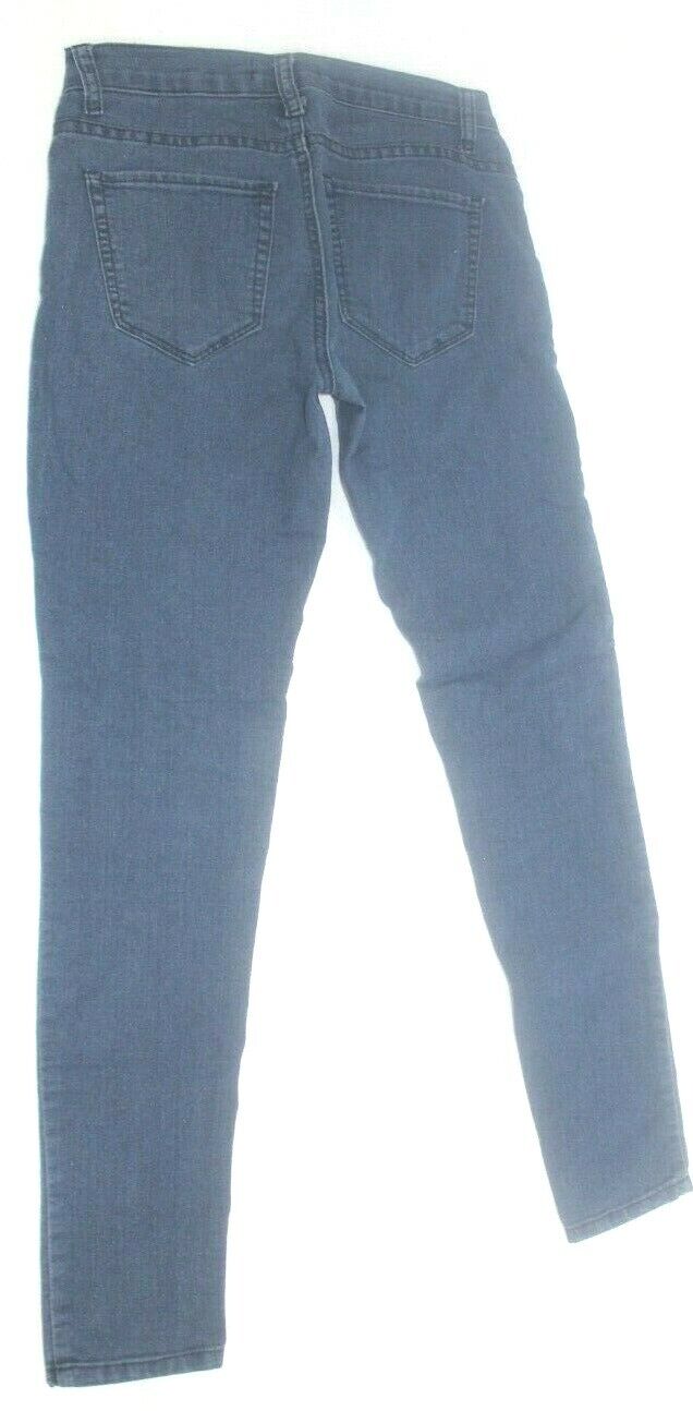 Women's FOREVER 21 stretch skinny jeans: medium wash, flattering! Size W24 x L29