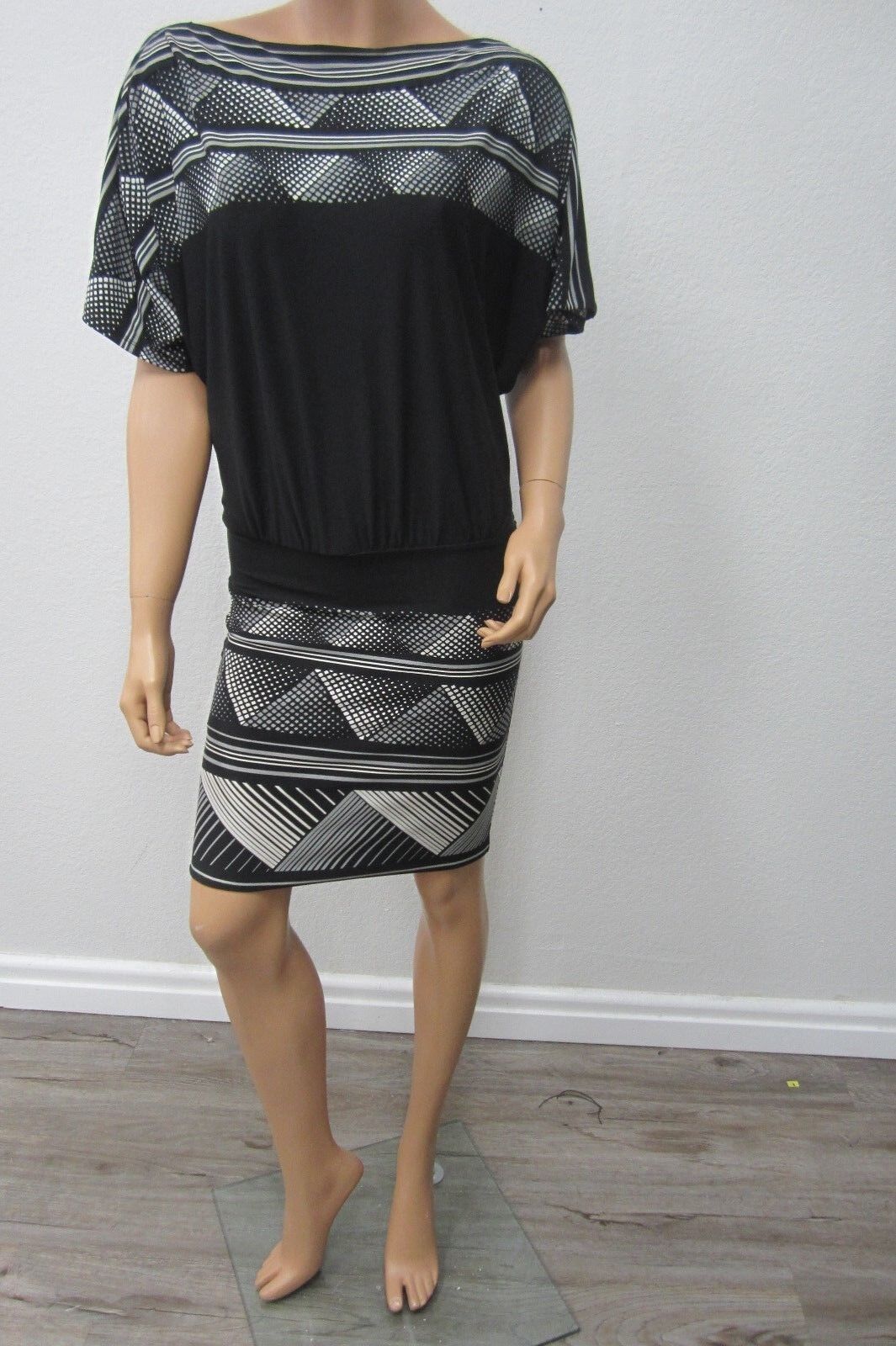 VERY NICE BCBG maxazria dress Size XS