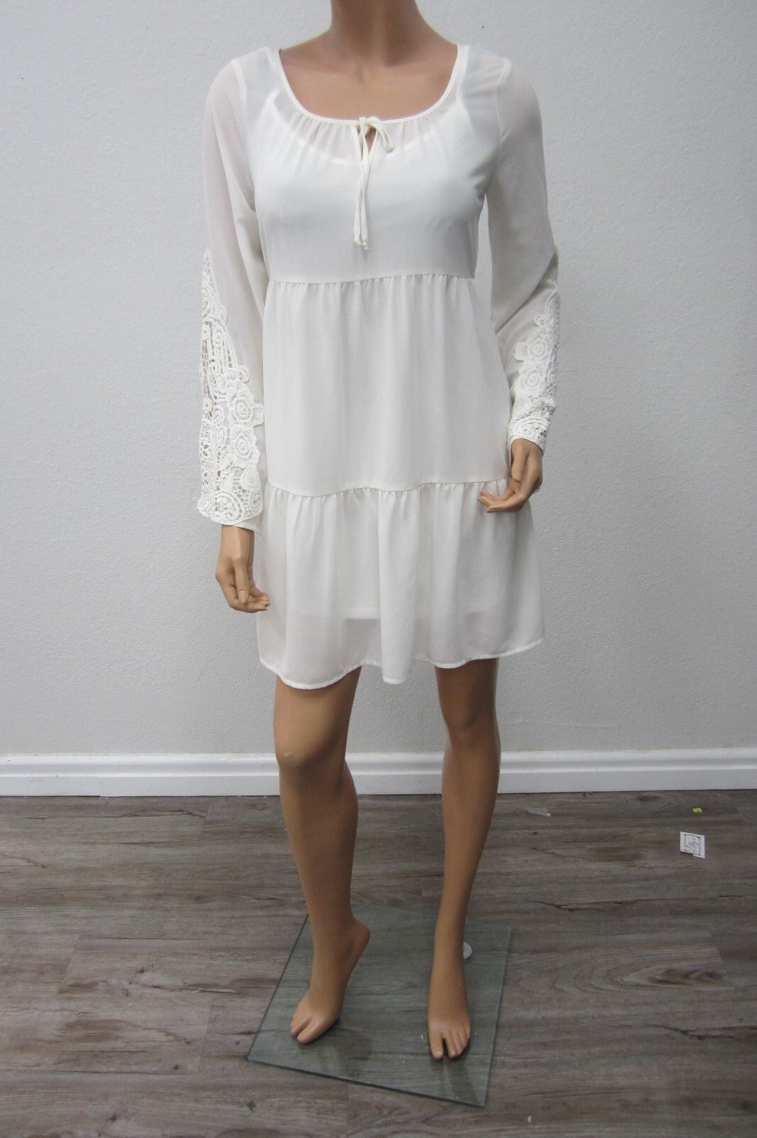 NWT GB GIANNI BINI Ivory With Lace Sleeves  Dress Fully Lined Size Small