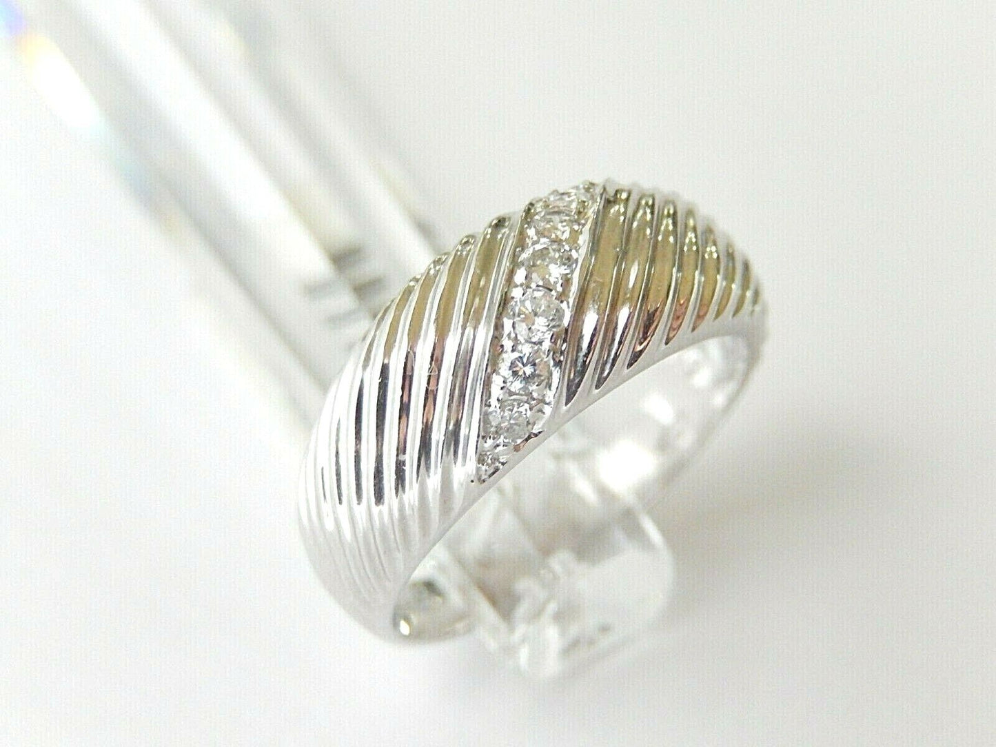 *NWT* Sparkling Ladies 14k White Gold 1/5CT VS Diamond Domed & Ribbed Band Ring
