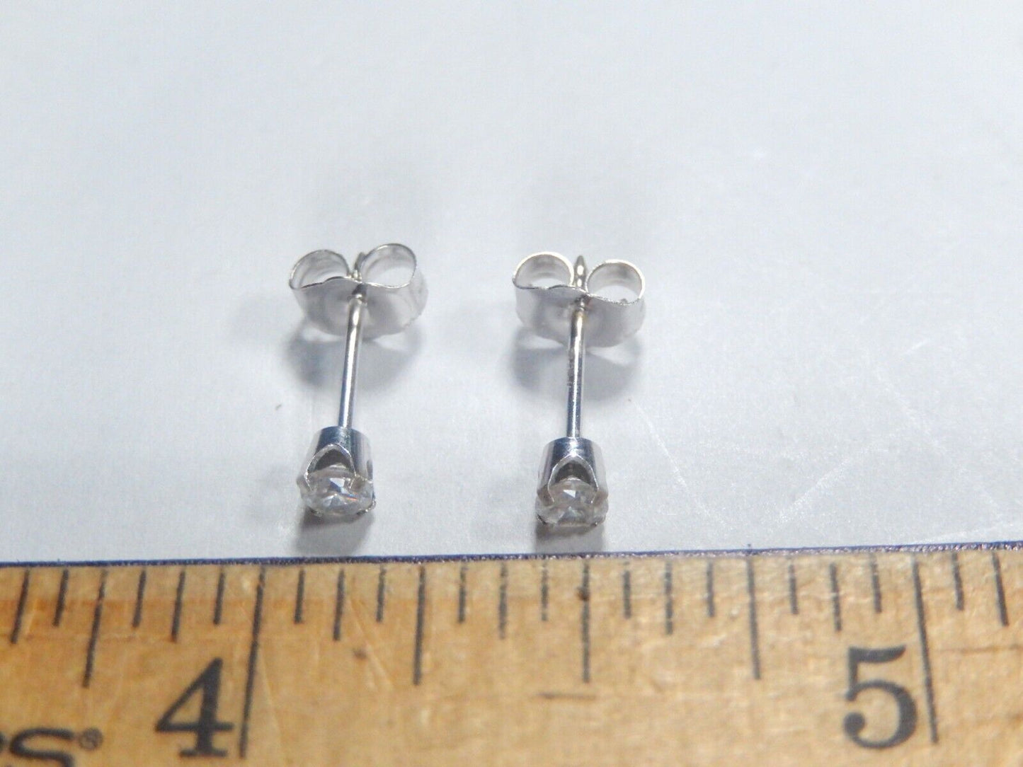 *VINTAGE*  1/5CT  Round Cut Natural Diamond Solitaire Stud Earrings
