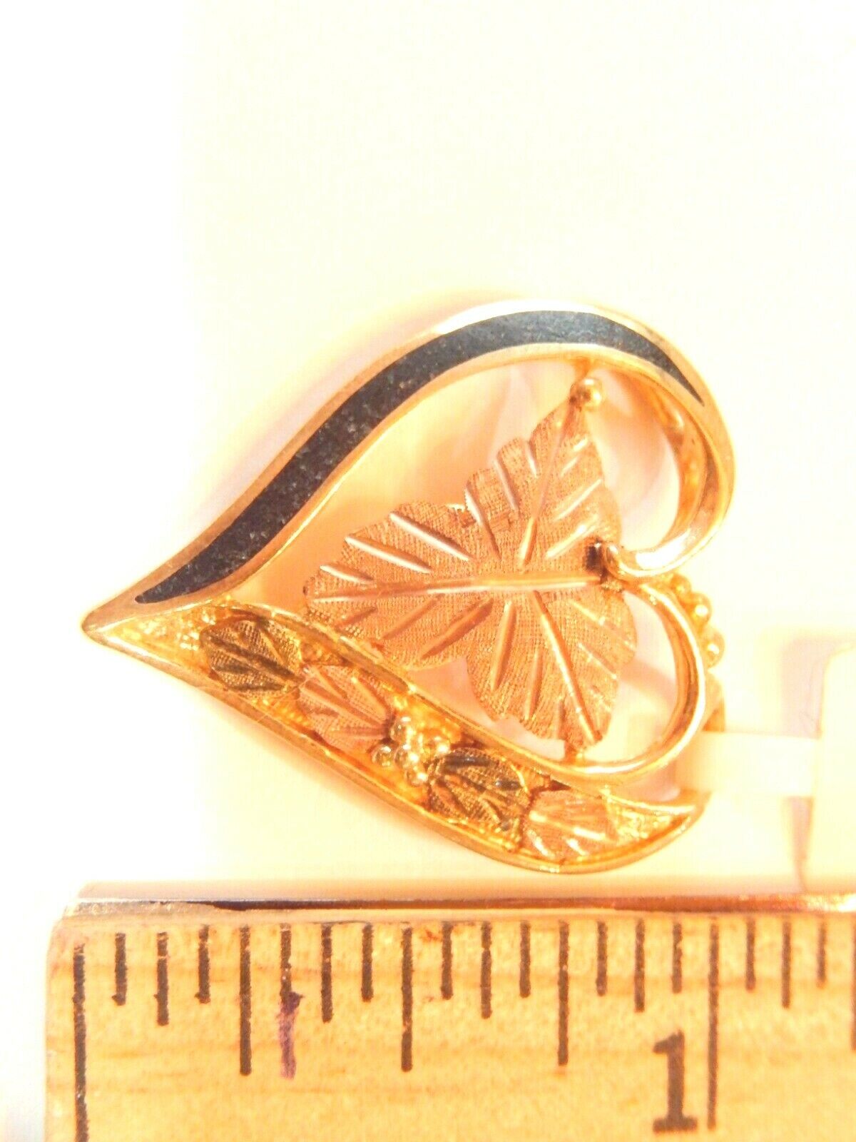 *VINTAGE*  10K Solid Yellow & Rose Gold Diamond Cut Flower Leaf Heart Pendant