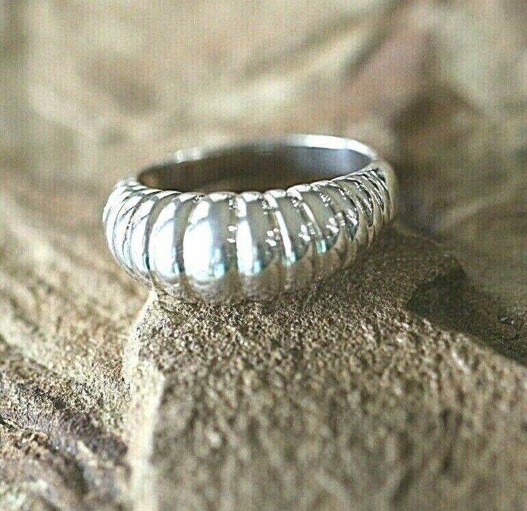 *VINTAGE* 925 Sterling Silver Ribbed Domed Ring Size 9.5