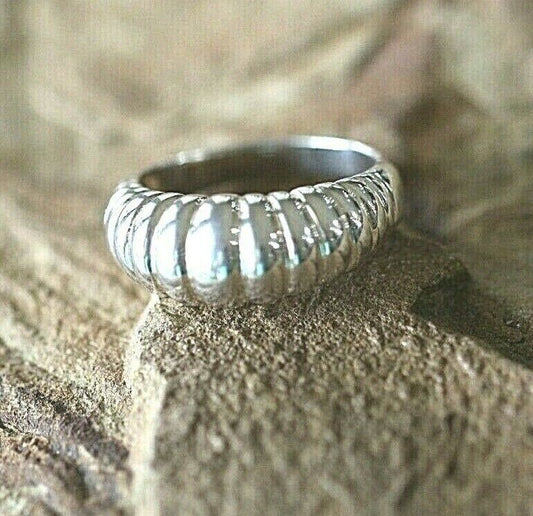 *VINTAGE* 925 Sterling Silver Ribbed Domed Ring Size 9.5