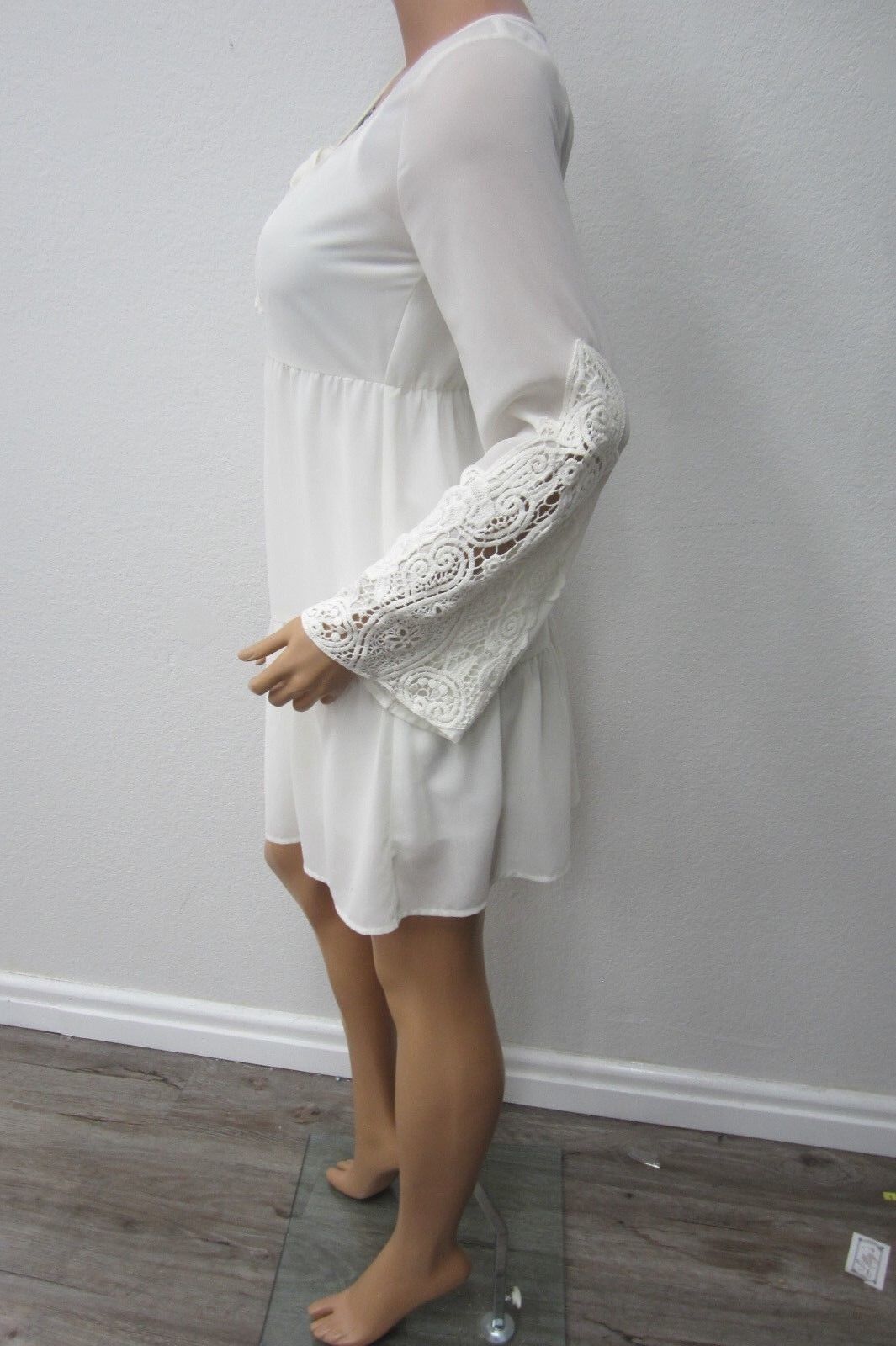 NWT GB GIANNI BINI Ivory With Lace Sleeves  Dress Fully Lined Size Small