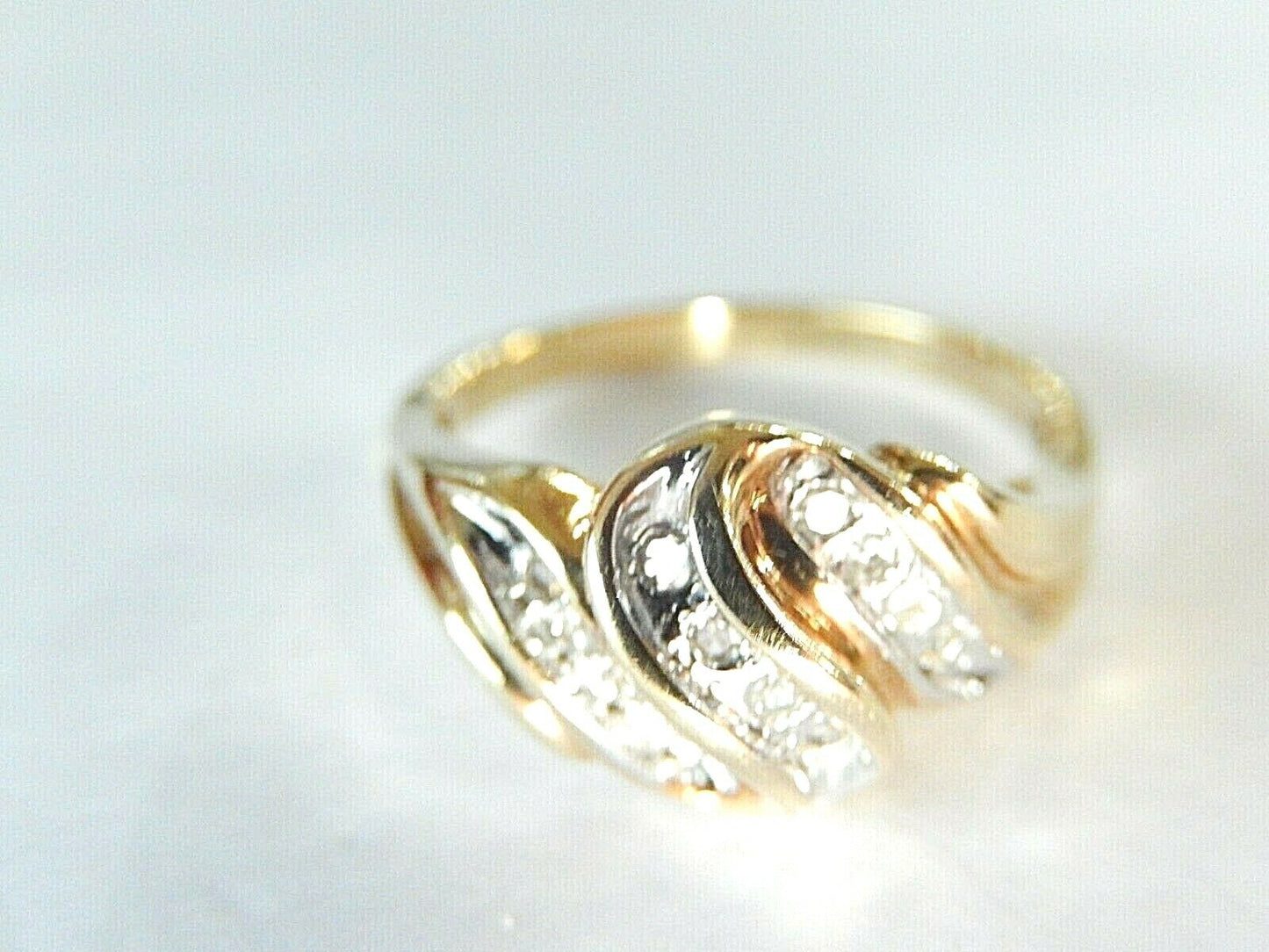 *VINTAGE* 14K Yellow Gold 1/4 CT  Diamond Cluster Ribbon Bypass Ring Size 7.5