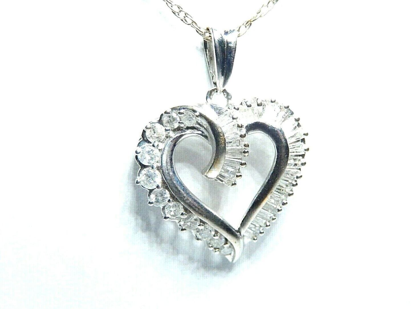 *VINTAGE*10K White Gold 1.00CT Baguette & Round Diamond Heart Pendant w/18"Chain