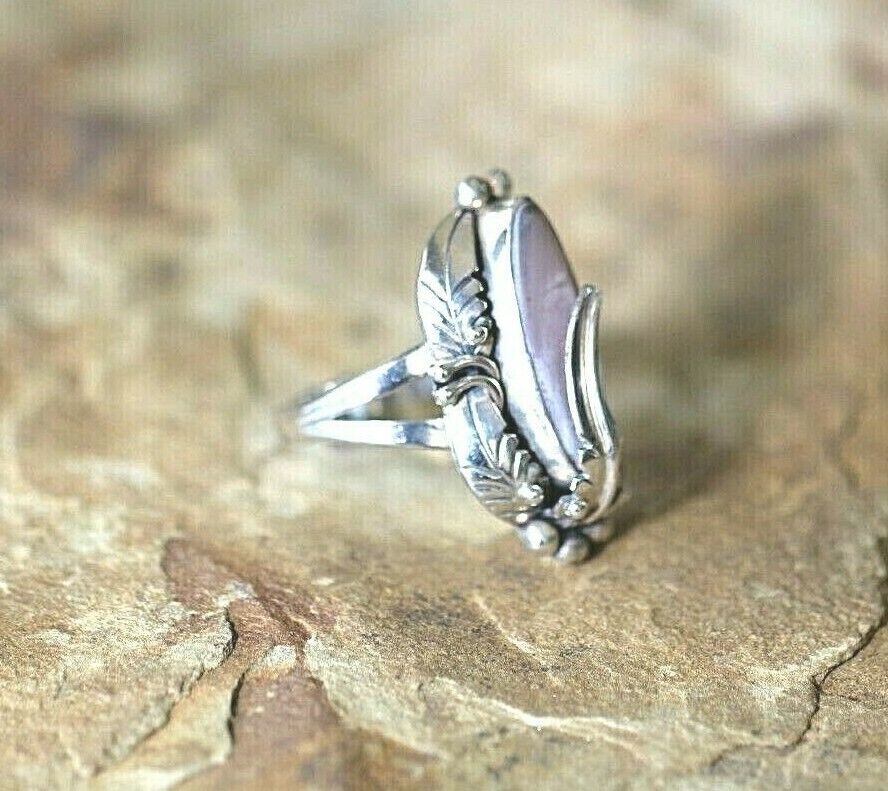 *VINTAGE* Sterling Silver Signed Navajo Lavender Chalcedony Ring Size 8.25