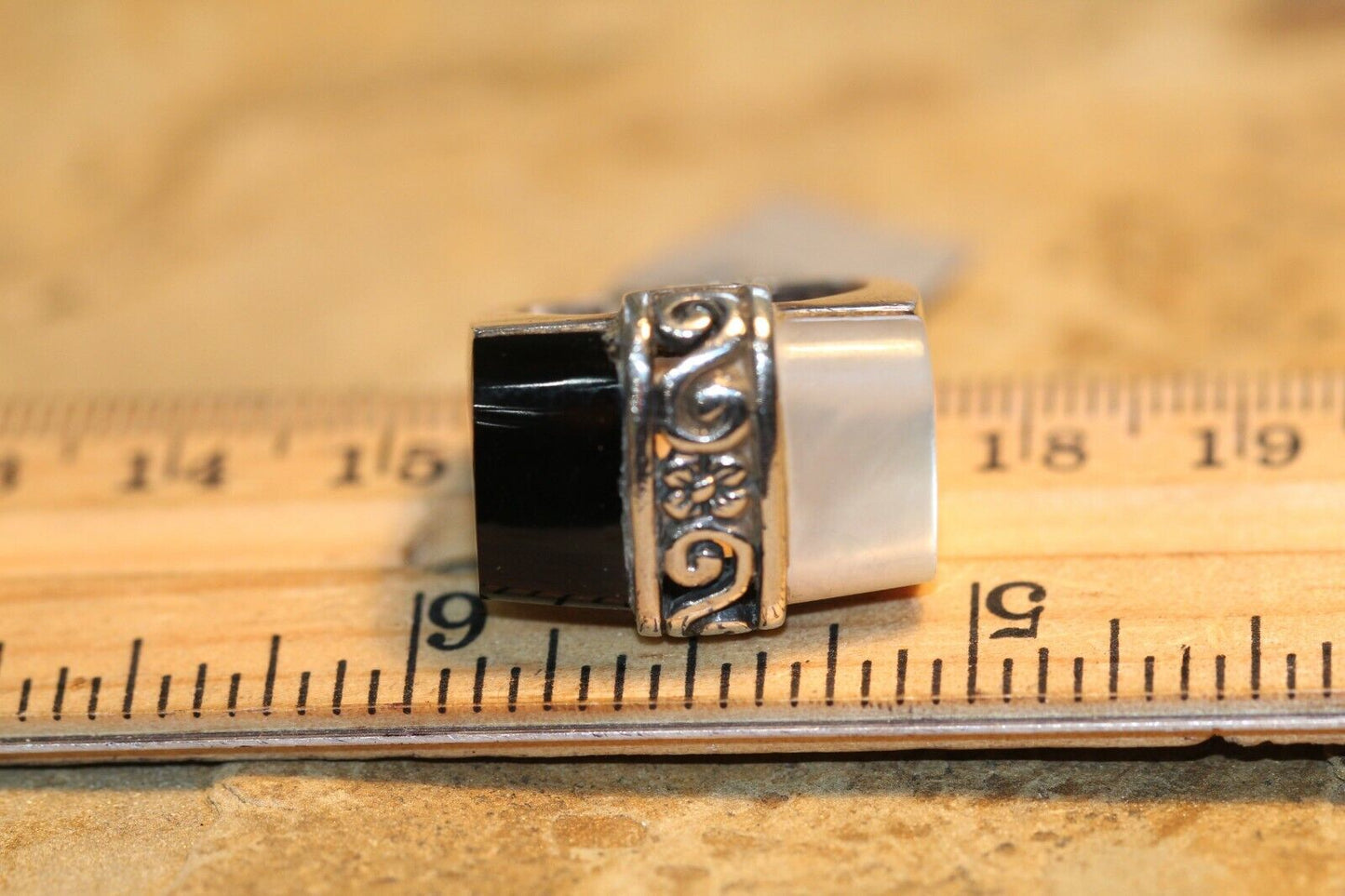 *VINTAGE* STERLING SILVER BLACK ONYX AND MOTHER OF PEARL RING SIZE 5.5