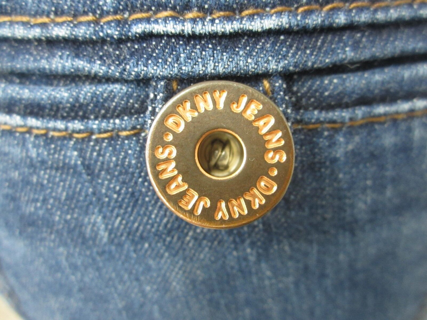 MINT  WOMENS  DKNY BOOTCUT MEDIUM BLUE DENIM JEANS SIZE 14 x 31.5"