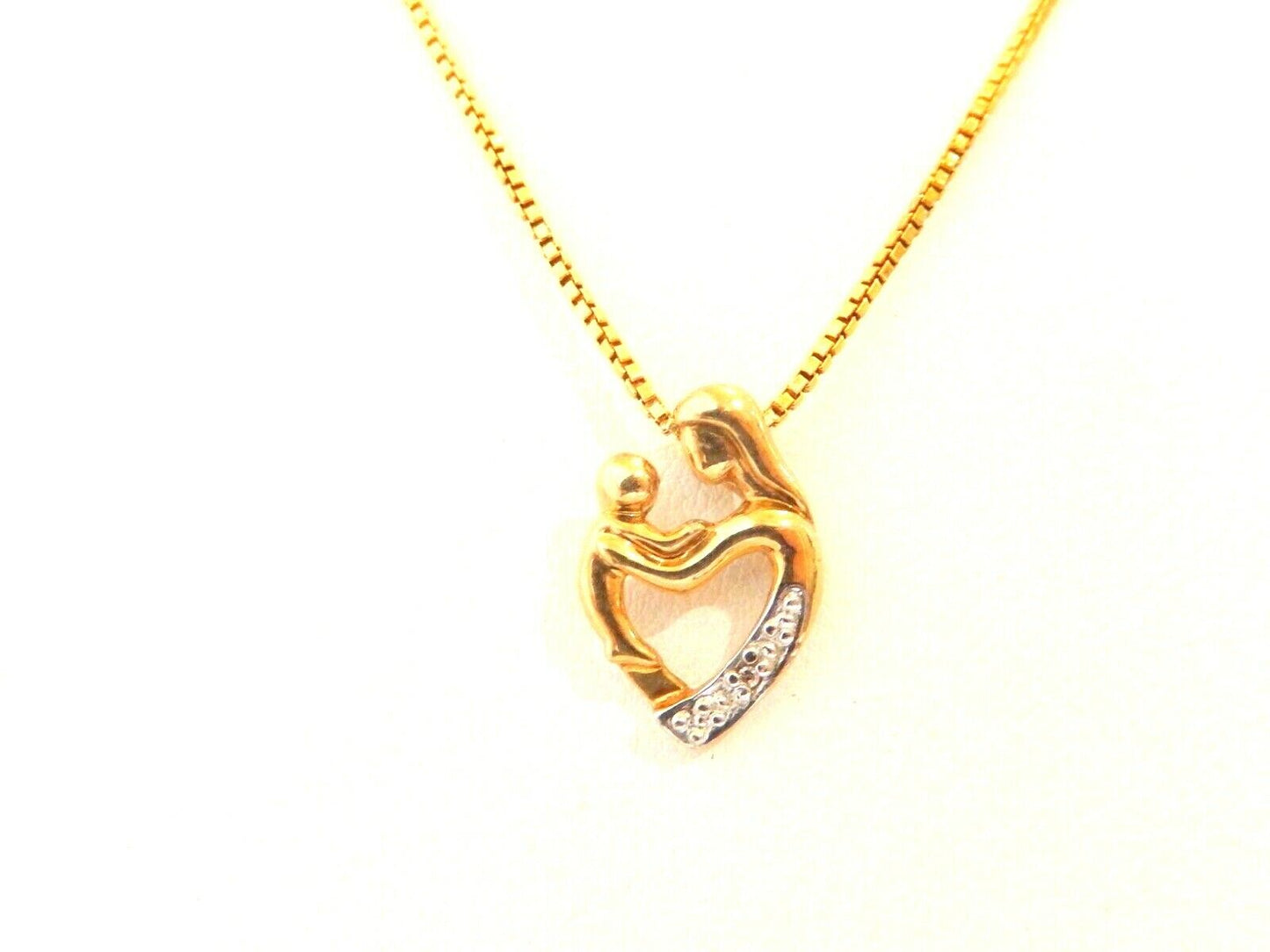 *VINTAGE* 10K YELLOW GOLD MOTHER AND CHILD DIAMOND ACCENT PENDANT w/18" Chain
