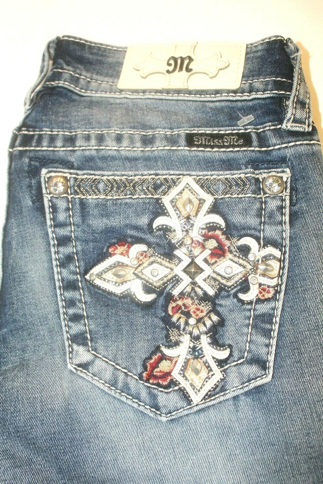 *NWT* $104.  Miss Me L3343B Chloe Boot Embroidered Cross Pocket Jeans W26 x L34