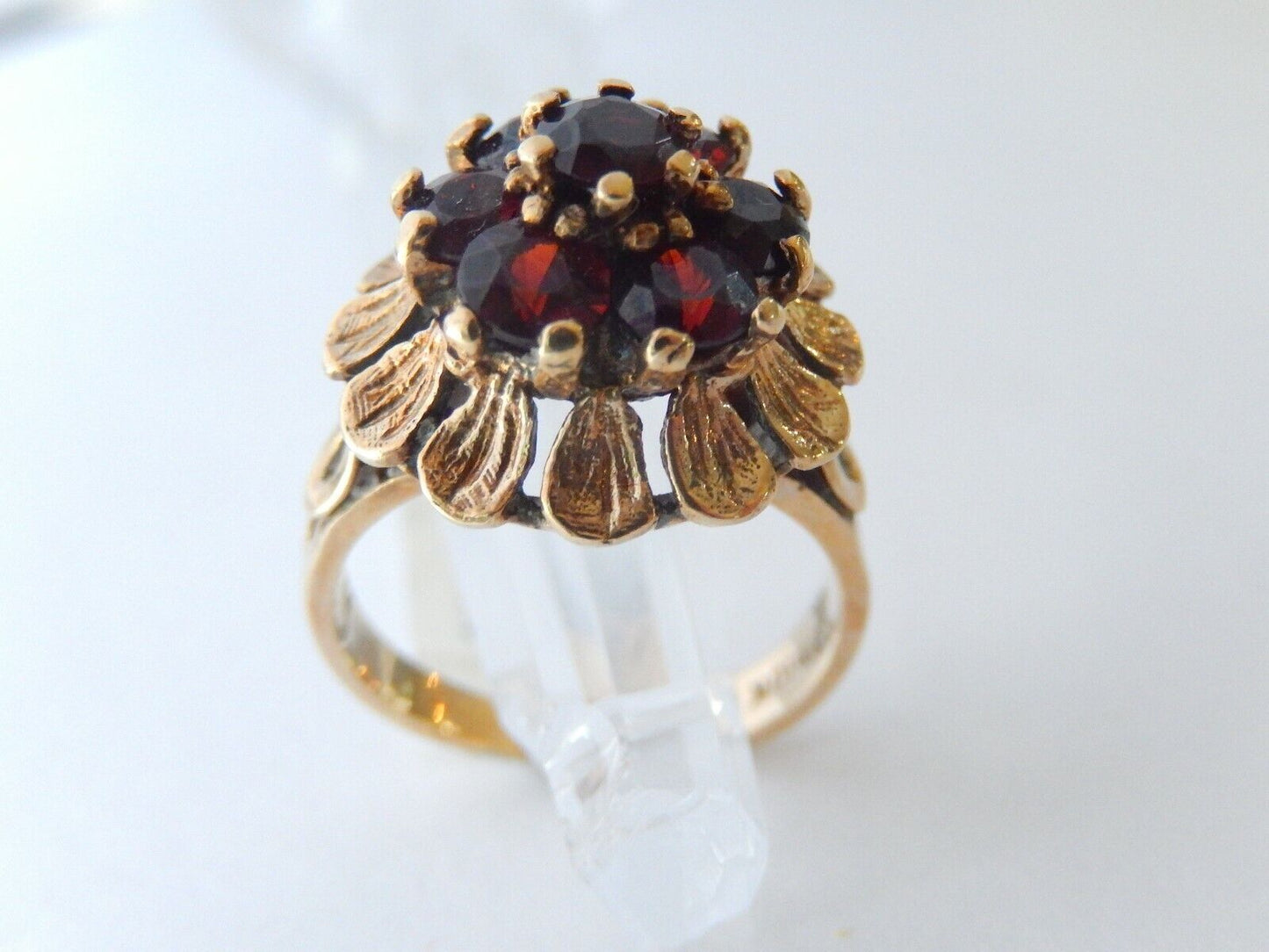 Beautiful Vintage 10k Yellow Gold Garnet Flower Ladies Ring Size 6.5