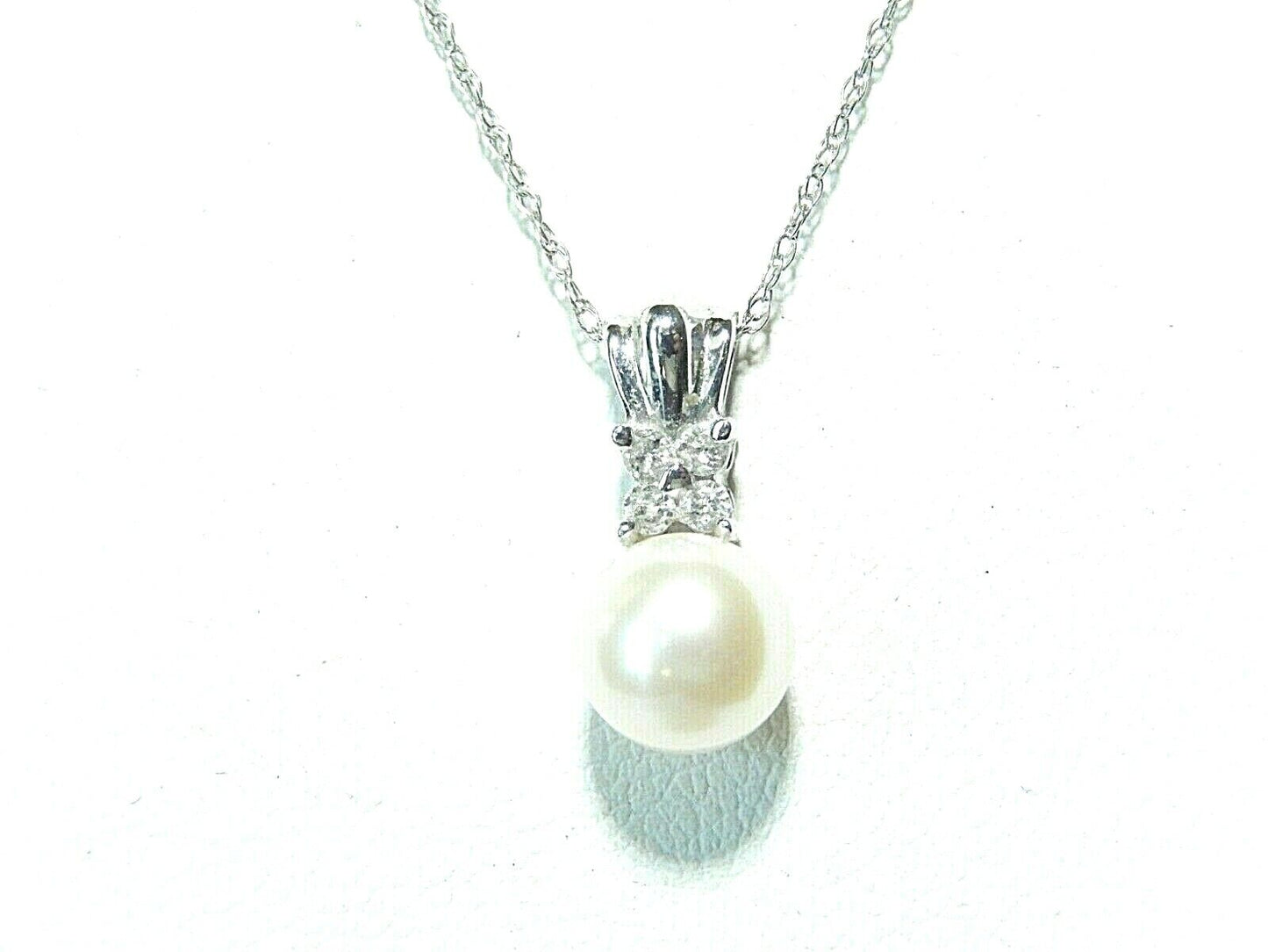 *NWT* 10k White Gold 6.5mm Pearl & 4 Diamond Drop Pendant w/18" 10K WG Chain