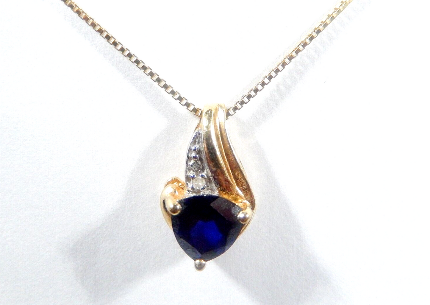 *VINTAGE* 10k Yellow Gold Trillion Lab-Created Sapphire & Diamond Pendant w/18"
