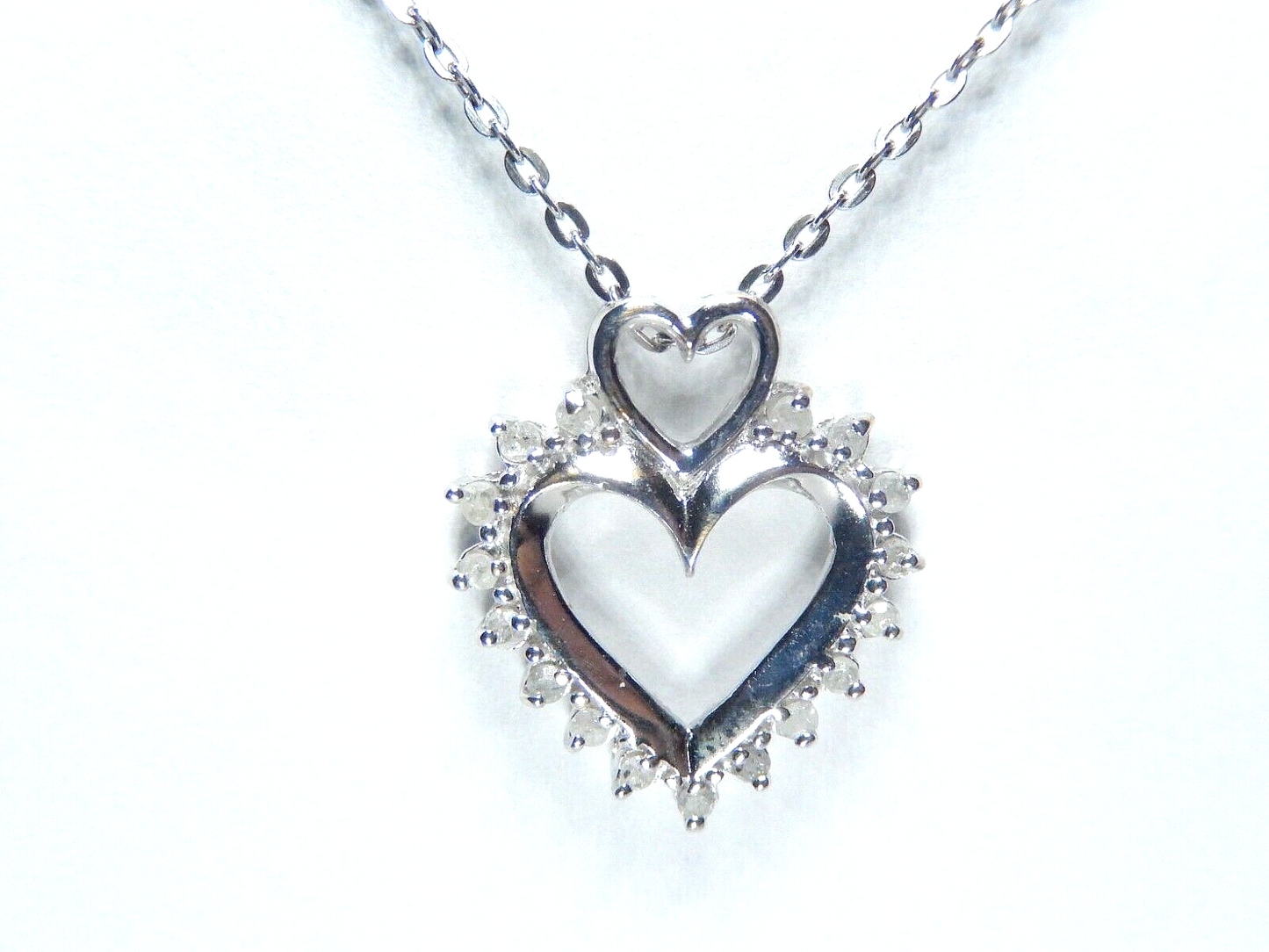 *NWT*  10K WHITE GOLD NATURAL DIAMOND  OPEN HEART PENDANT NECKLACE  w/18" Chain