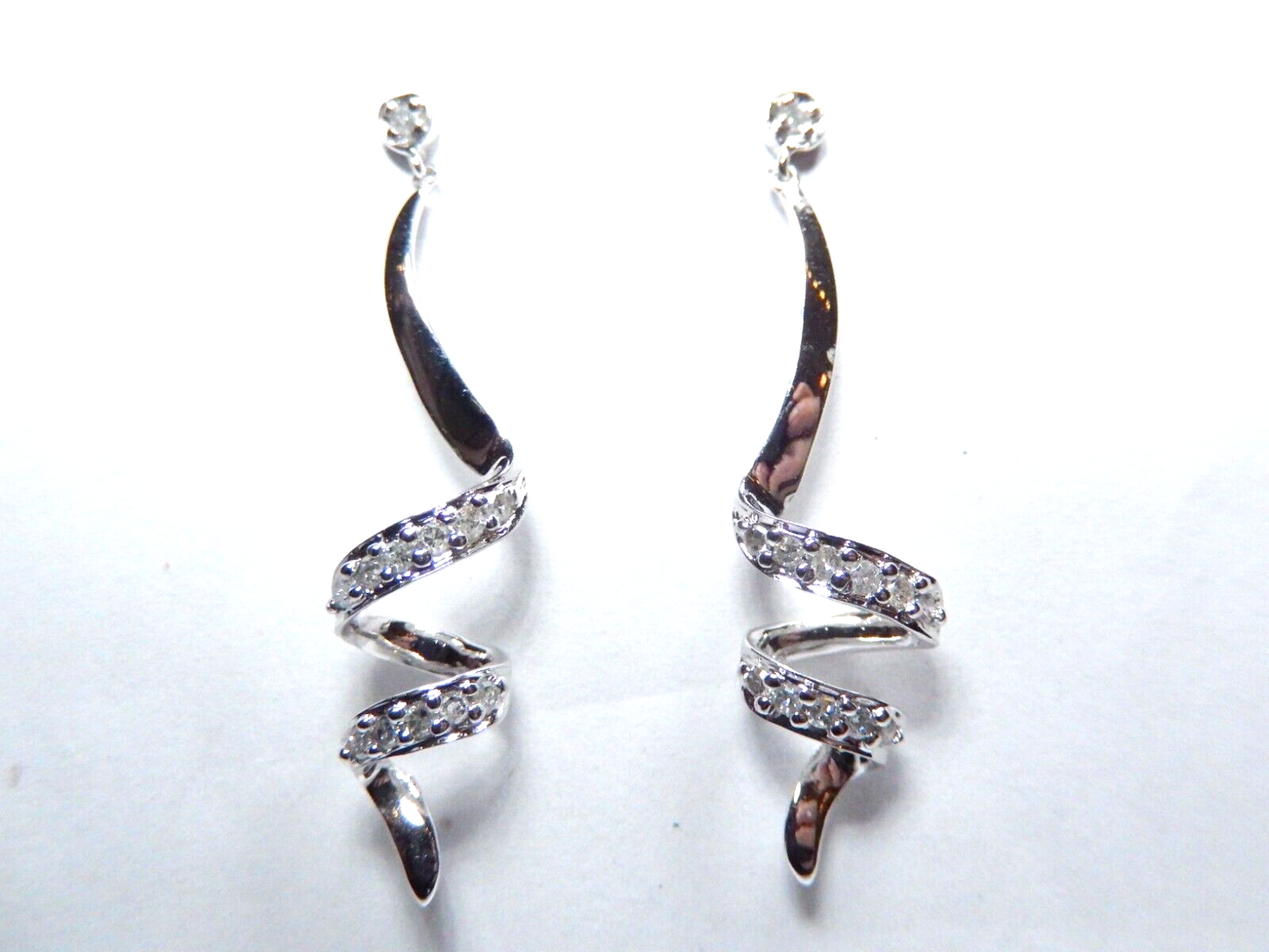 Beautiful 10k White Gold Dangle 1/6CT Natural Diamonds Stud Earrings