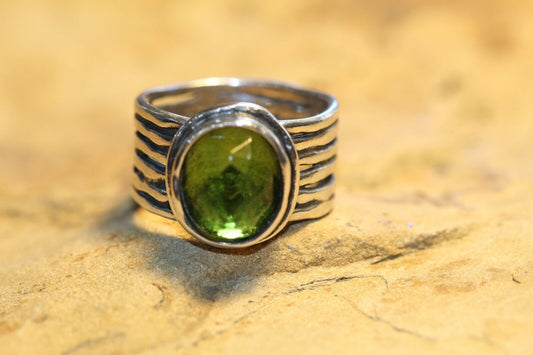 *VINTAGE* Silpada Green Stone Ring Wide Band Sterling Silver Size 8.25