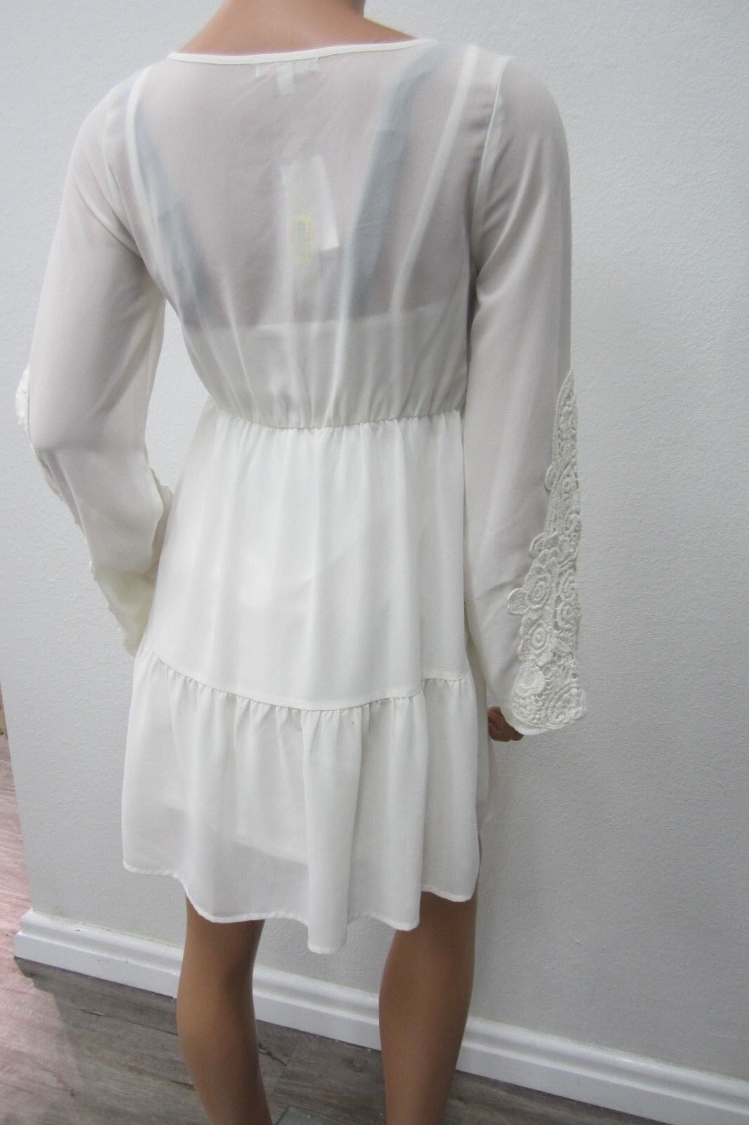 NWT GB GIANNI BINI Ivory With Lace Sleeves  Dress Fully Lined Size Small