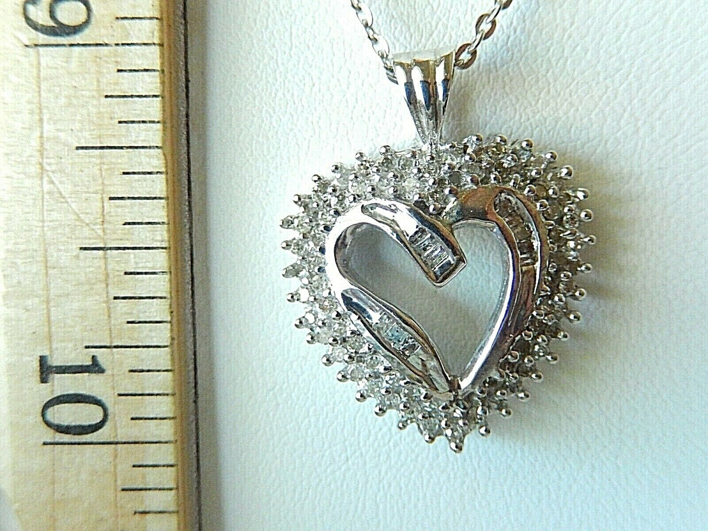*VINTAGE* 14Kt White Gold 1.00 CT Natural Diamond Heart Pendant with 18" Chain