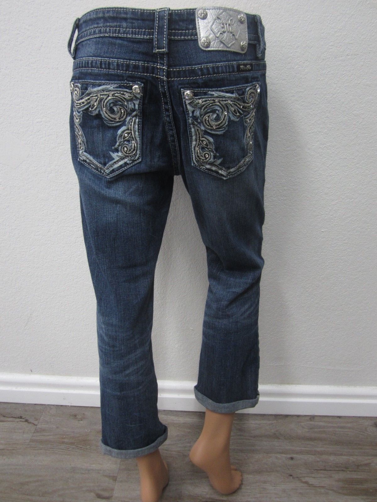 MINT MISS ME Medium Wash Boyfriend Capri Jeans Beautiful Design Pockets Sz 27x25