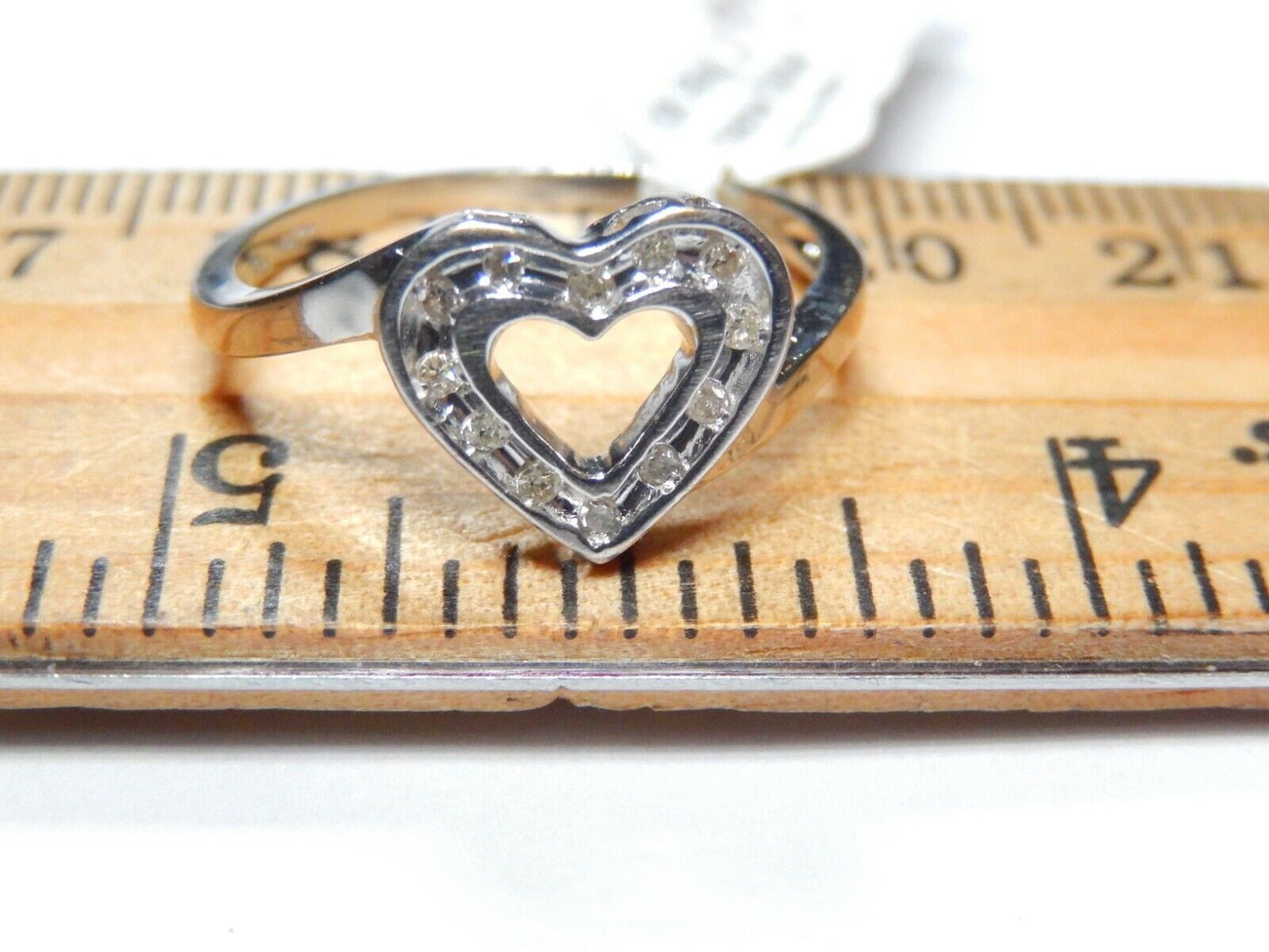 *VINTAGE*  LOVE RING - 10K White Gold Natural 12 Diamond Heart Sz 7.5