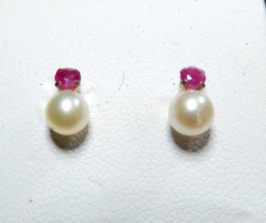 *VINTAGE*  14k Yellow Gold 4.5mm Pearl & Ruby Earstud Earrings