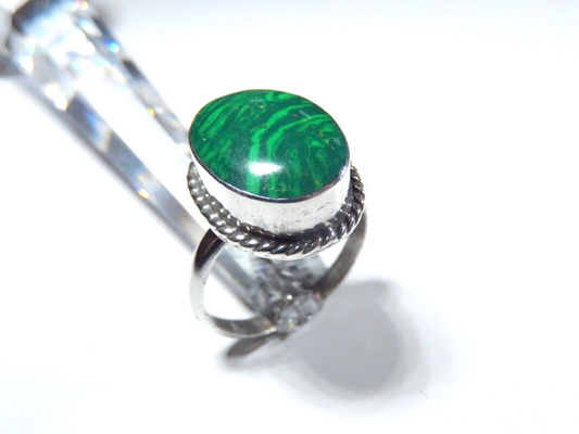 *VINTAGE*  Native American Sterling Silver Large Oval  Malachite Ring Size 10.75