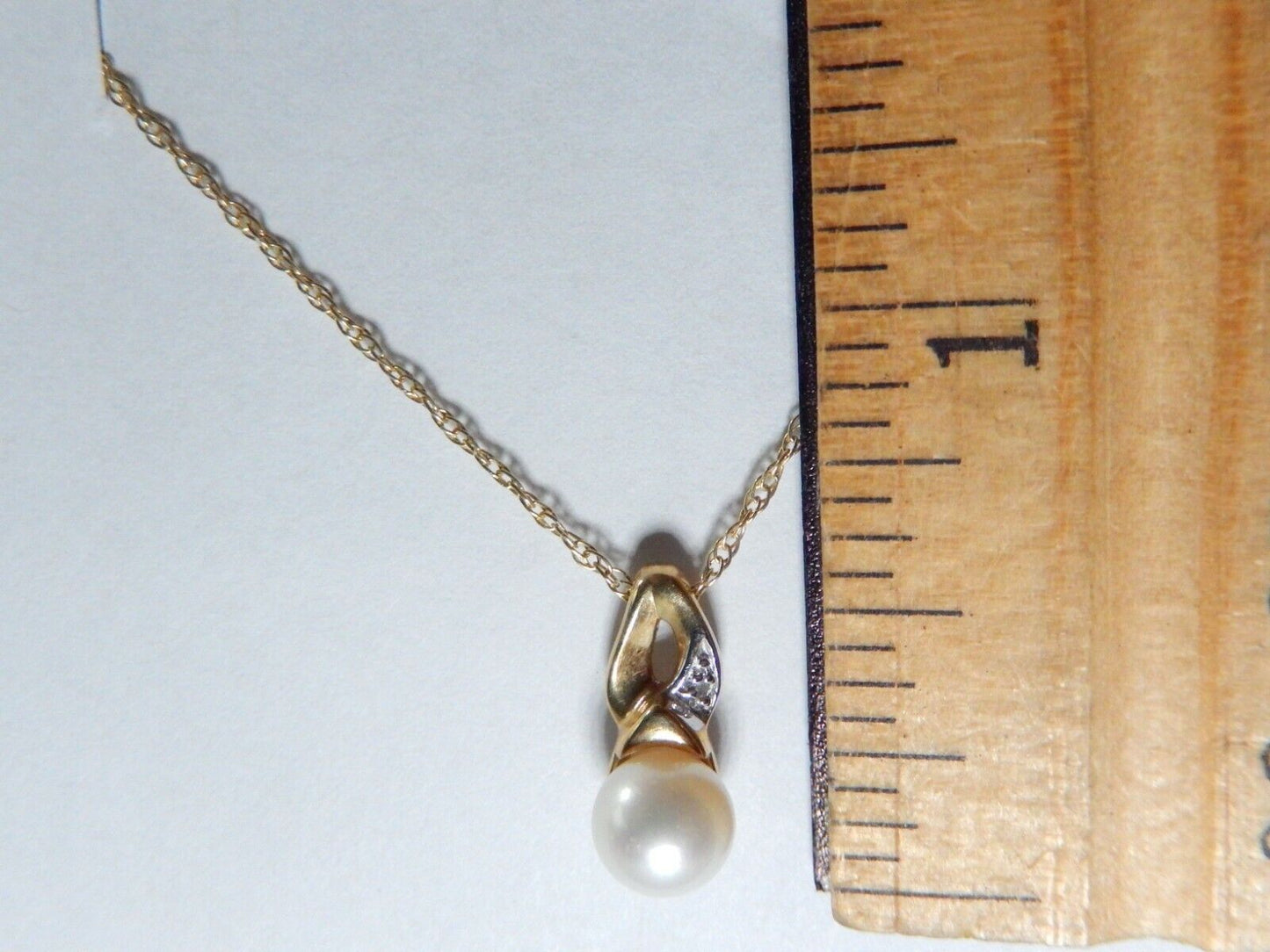 *VINTAGE* 10K Solid Yellow Gold 6mm Round White Pearl & Diamond Pendant w/16" Ch
