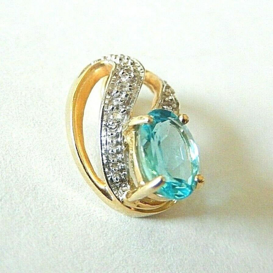 *VINTAGE* 14K Yellow Gold .75 CT Oval Blue Topaz & Diamond Accented Pendant
