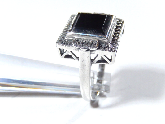 *VINTAGE* Victorian  Black Onyx and Marcasite Sterling Silver Ring Size 8.25