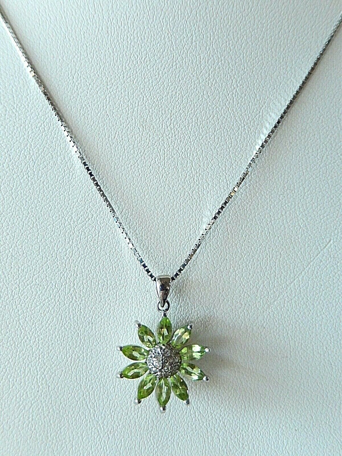*VINTAGE*14k White Gold  Peridot & Diamond Flower Pendant w/14K WG 18" Box Chain